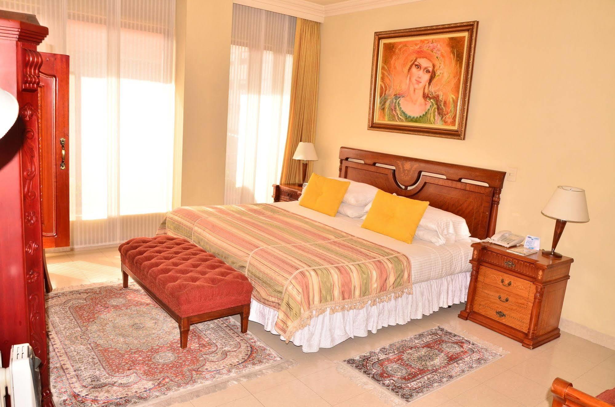 בוגוטה Hotel La Font Boutique מראה חיצוני תמונה